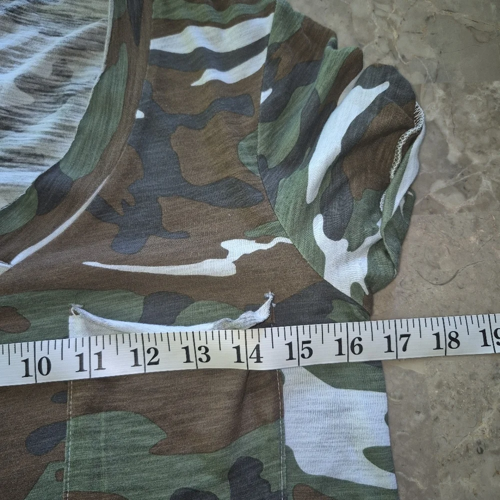 Anthropologie T.La Camo V-Neck Tee Size Small - Picture 5 of 6